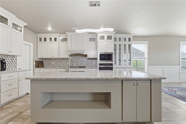 4200 SW Acres Avenue, Bentonville, AR 72713