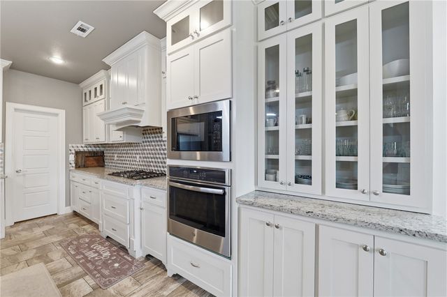 4200 SW Acres Avenue, Bentonville, AR 72713