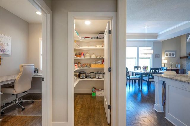 21922 W 82nd Terrace, Lenexa, KS 66220