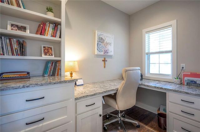 21922 W 82nd Terrace, Lenexa, KS 66220