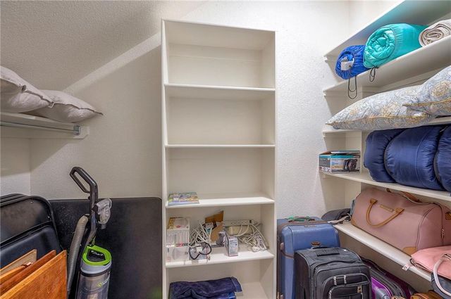 21922 W 82nd Terrace, Lenexa, KS 66220