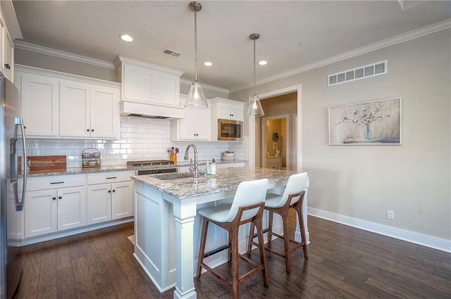 21922 W 82nd Terrace, Lenexa, KS 66220