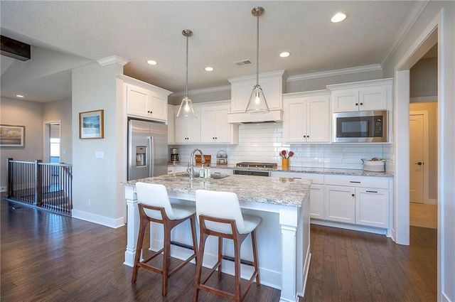 21922 W 82nd Terrace, Lenexa, KS 66220