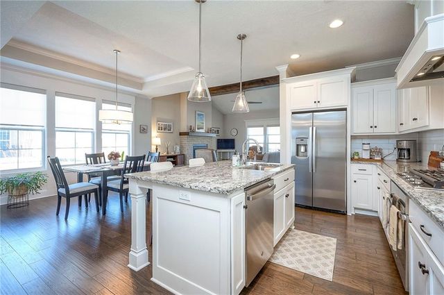 21922 W 82nd Terrace, Lenexa, KS 66220