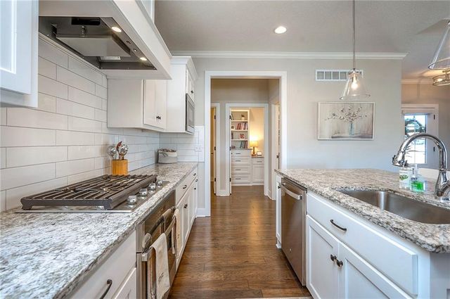 21922 W 82nd Terrace, Lenexa, KS 66220