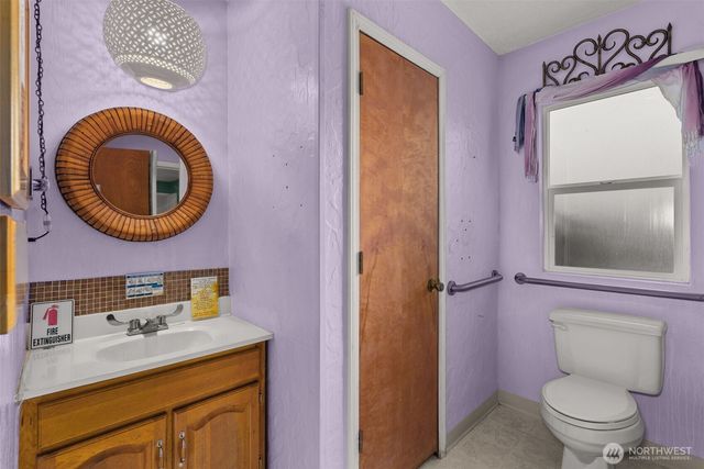 1017 W Main Street, Centralia, WA 98531