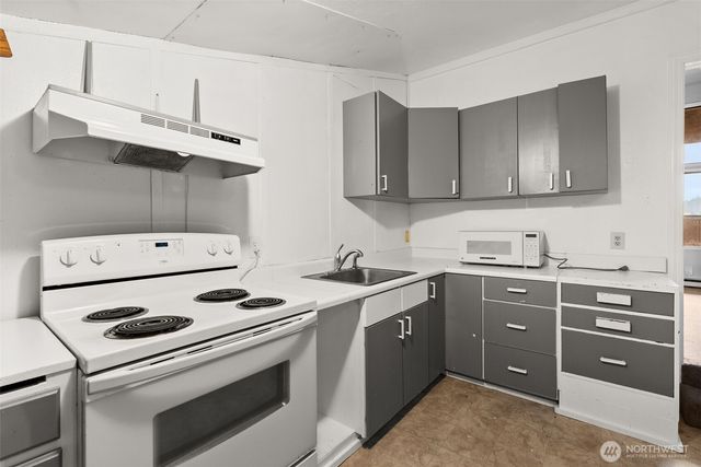 1017 W Main Street, Centralia, WA 98531