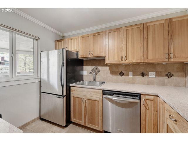 5110 S LANDING Dr 302, Portland, OR 97239