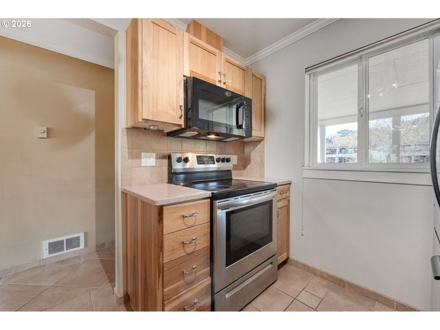 5110 S LANDING Dr 302, Portland, OR 97239