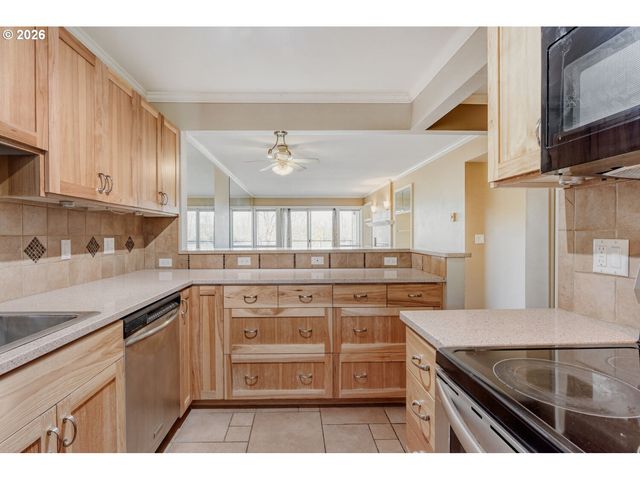 5110 S LANDING Dr 302, Portland, OR 97239