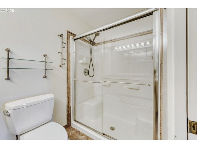 5110 S LANDING Dr 302, Portland, OR 97239