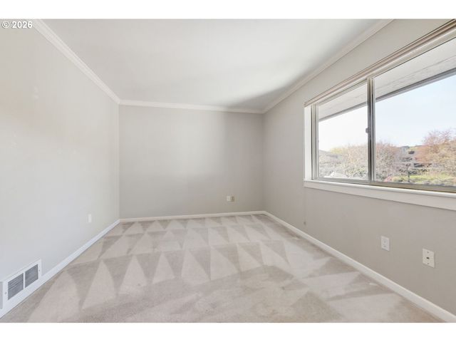 5110 S LANDING Dr 302, Portland, OR 97239