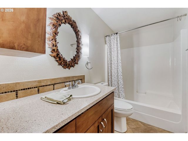 5110 S LANDING Dr 302, Portland, OR 97239