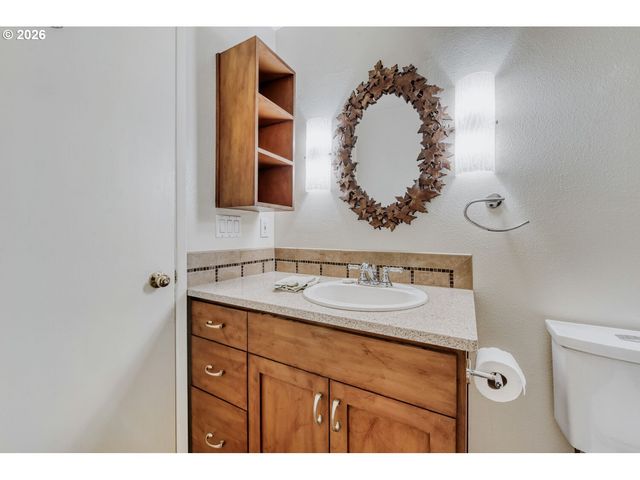 5110 S LANDING Dr 302, Portland, OR 97239