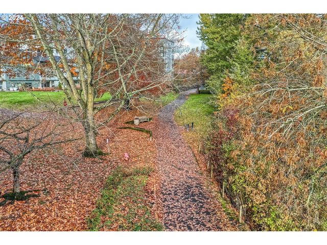 5110 S LANDING Dr 302, Portland, OR 97239