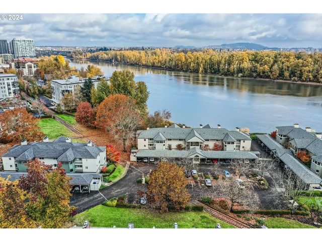 5110 S LANDING Dr 302, Portland, OR 97239