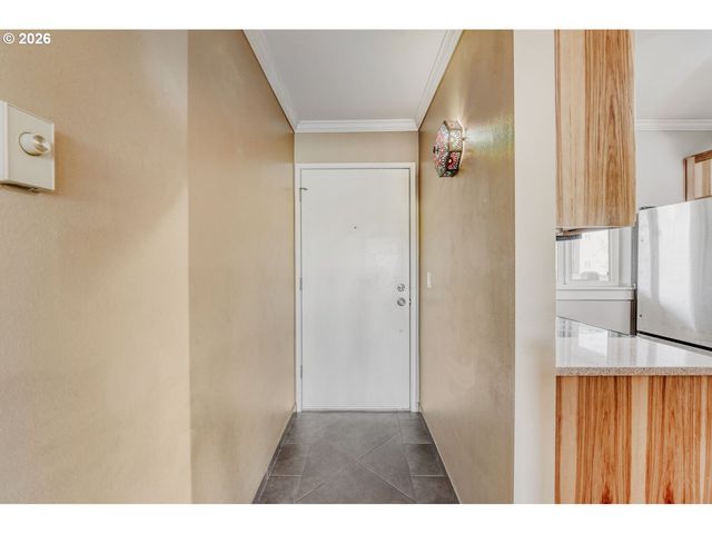 5110 S LANDING Dr 302, Portland, OR 97239