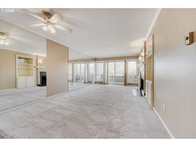 5110 S LANDING Dr 302, Portland, OR 97239