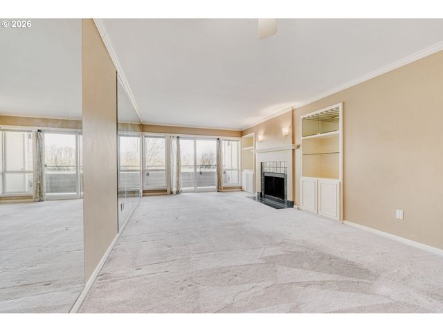 5110 S LANDING Dr 302, Portland, OR 97239