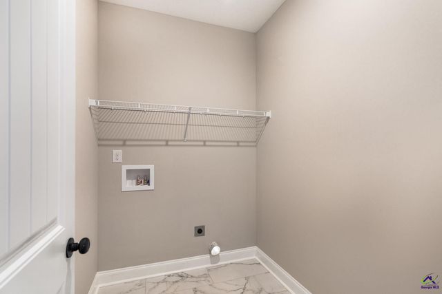 6 Pleasant Oaks Drive, Perry, GA 31069