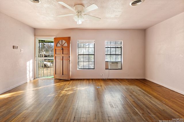 239 Nock, San Antonio, TX 78221