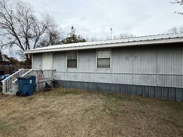 217 2nd Street, Cross Plains, TX 76443