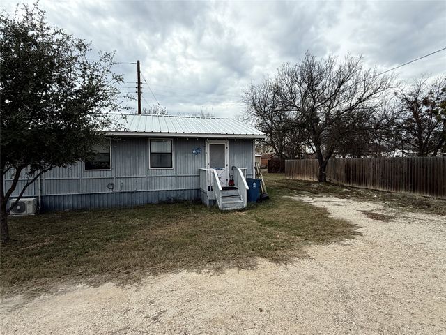 217 2nd Street, Cross Plains, TX 76443