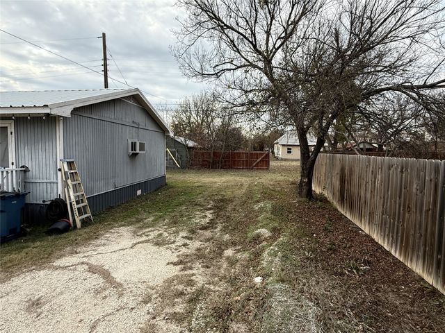 217 2nd Street, Cross Plains, TX 76443