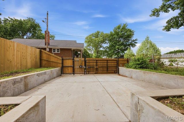 4158 Schiller Place, St Louis, MO 63116