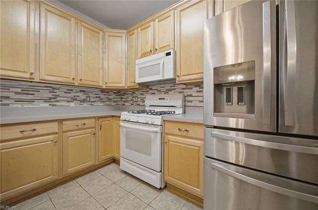 324 Hillside TER, Newport News, VA 23602