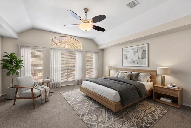 121 Wooded Creek Drive, Red Oak, TX 75154