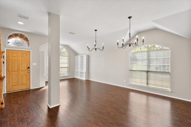 121 Wooded Creek Drive, Red Oak, TX 75154