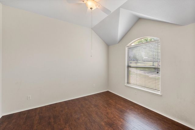 121 Wooded Creek Drive, Red Oak, TX 75154