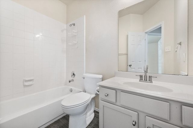 121 Wooded Creek Drive, Red Oak, TX 75154