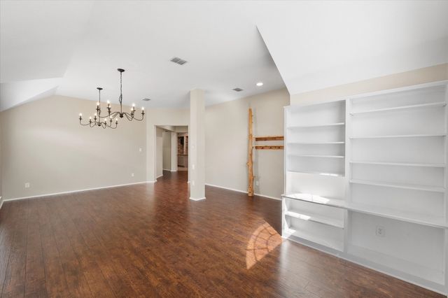 121 Wooded Creek Drive, Red Oak, TX 75154