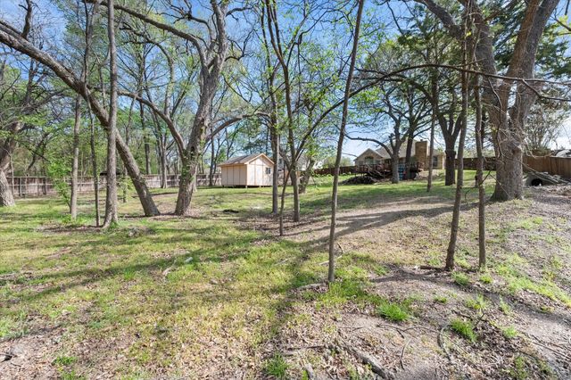 121 Wooded Creek Drive, Red Oak, TX 75154