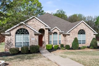 121 Wooded Creek Drive, Red Oak, TX 75154