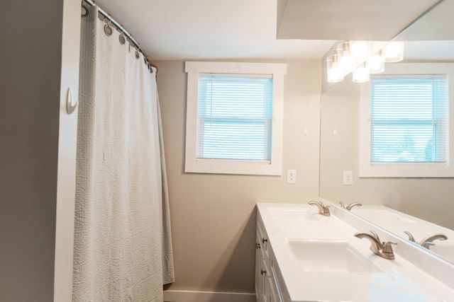 2470 Hinton Rd, Clarksville, TN 37043