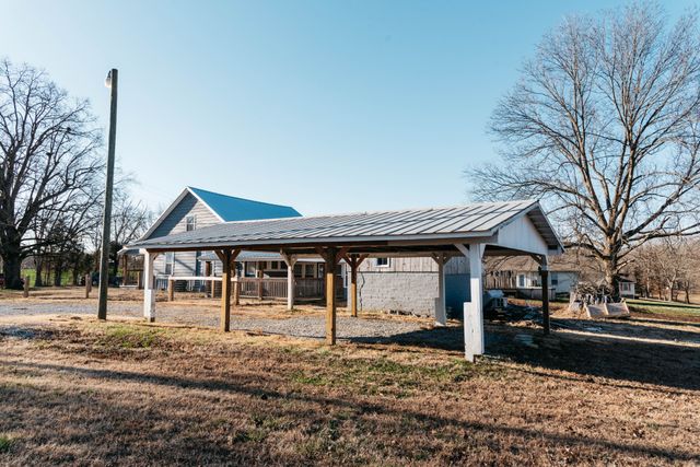 2470 Hinton Rd, Clarksville, TN 37043