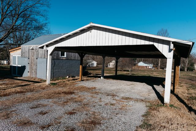 2470 Hinton Rd, Clarksville, TN 37043