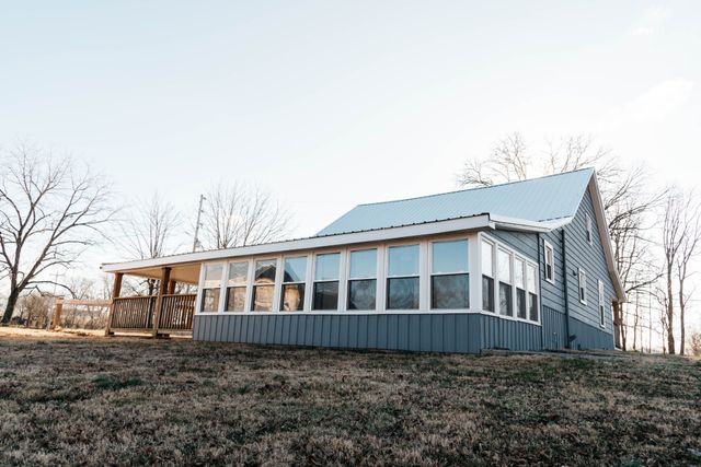 2470 Hinton Rd, Clarksville, TN 37043