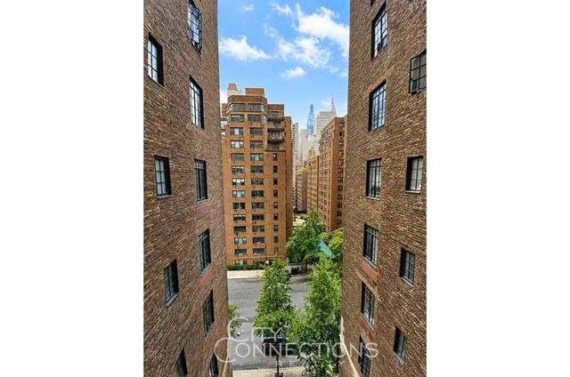 5 Tudor City Pl Apt 816, New York City, NY 10017