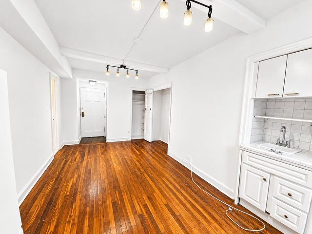 5 Tudor City Pl Apt 816, New York City, NY 10017