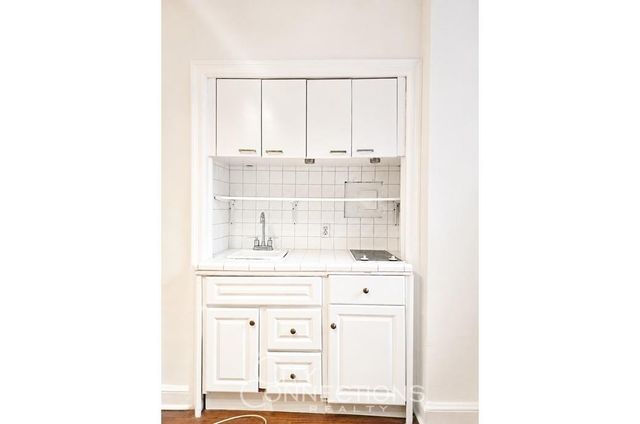 5 Tudor City Pl Apt 816, New York City, NY 10017