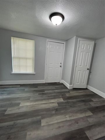 3501 Latimer Street, Dallas, TX 75215