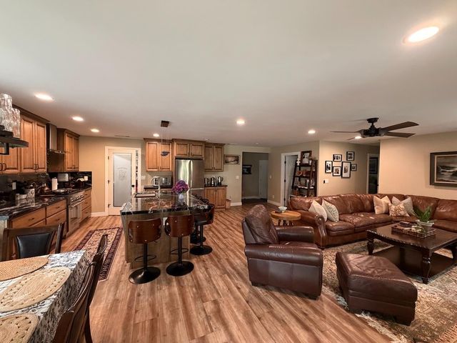3911 Noble Ct, Sacramento, CA 95821