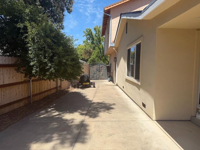 3911 Noble Ct, Sacramento, CA 95821