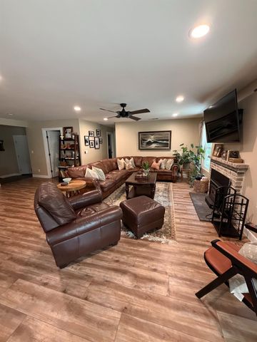 3911 Noble Ct, Sacramento, CA 95821