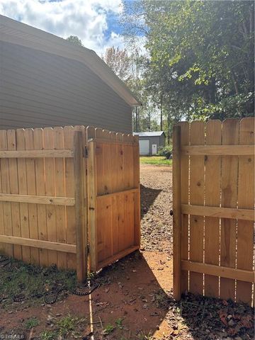 143 Galadrim Way, Advance, NC 27006