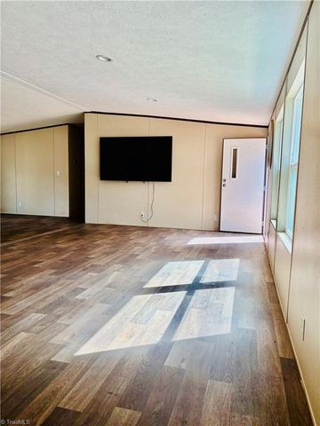 143 Galadrim Way, Advance, NC 27006